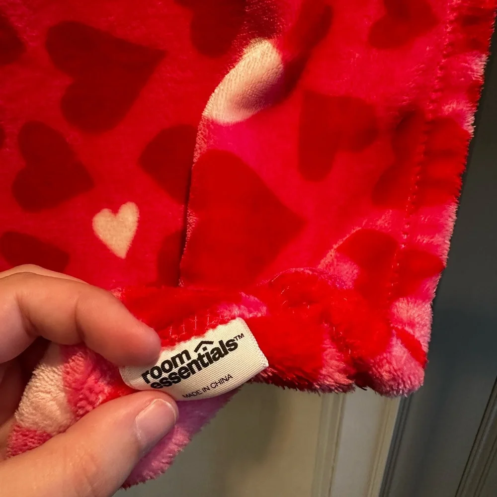 Room Essentials Red and Pink Heart Plush Throw